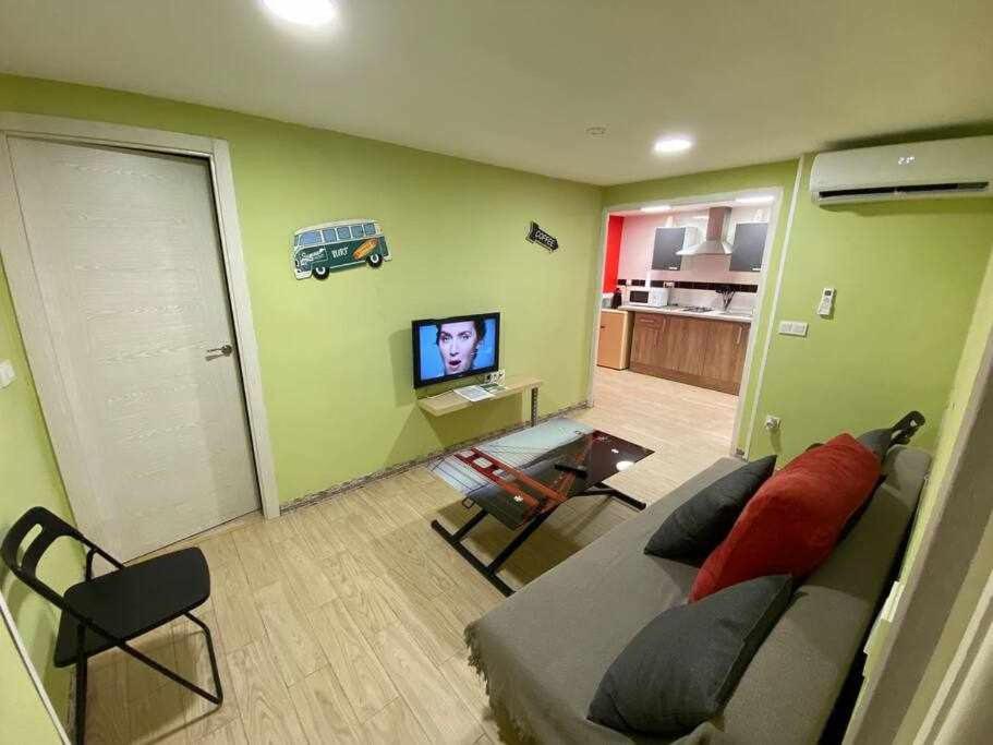 4 Aptos Fully Equipped Nearly Center *